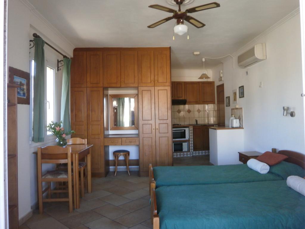 Eva Studios Kassiopi Chambre photo